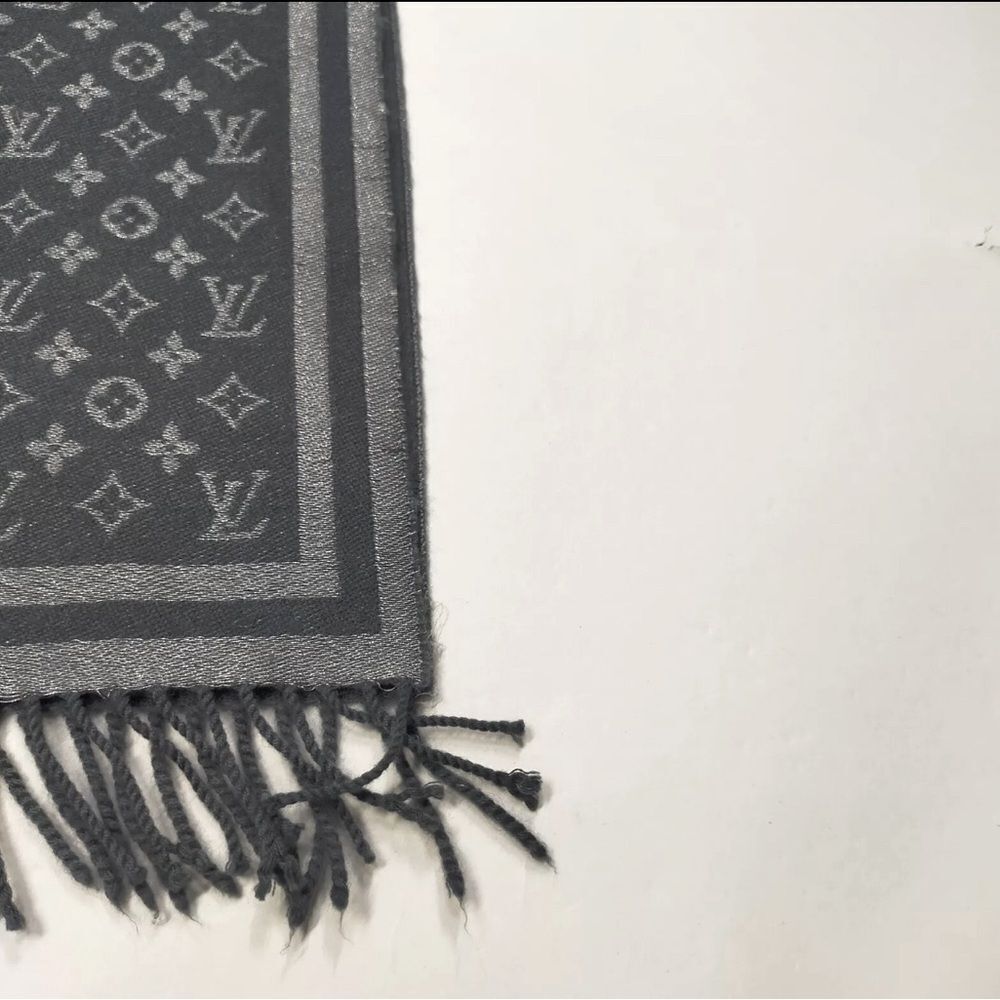 Auth Louis Vuitton Gray Wool Cashmere Blend Monogram Scarf Muffler Neckwarmer - Picture 6 of 9
